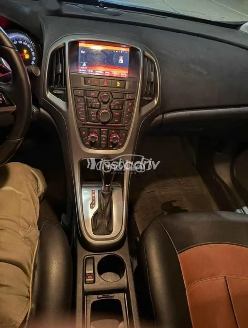 اوبل أسترا 2016 أبيض مستعملة للبيع - 8