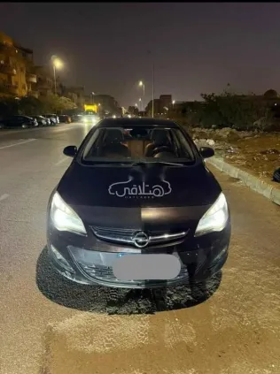 اوبل أسترا 2016 أبيض مستعملة للبيع