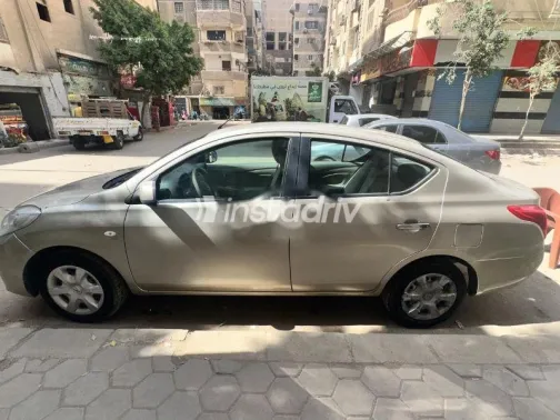 نيسان صنى 2013 ذهبي مستعملة للبيع - 5