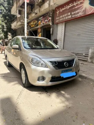 نيسان صنى 2013 ذهبي مستعملة للبيع