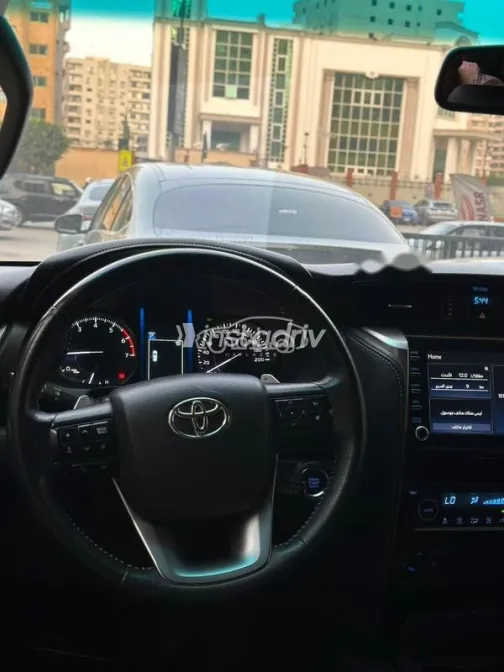 تويوتا فورتشنر 2022 ذهبي مستعملة للبيع - 4