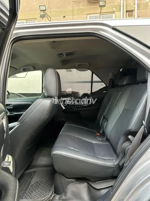 تويوتا فورتشنر 2022 ذهبي مستعملة للبيع - 6