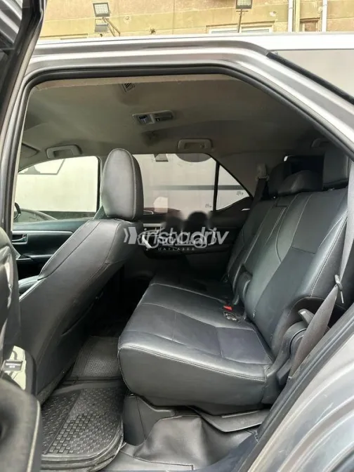 تويوتا فورتشنر 2022 ذهبي مستعملة للبيع - 7