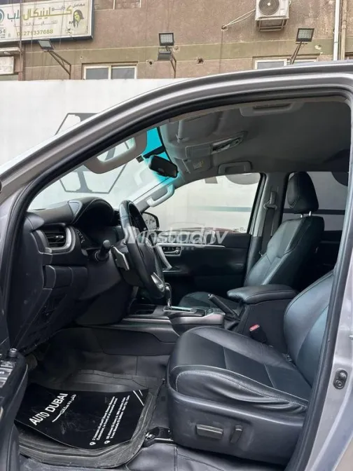 تويوتا فورتشنر 2022 ذهبي مستعملة للبيع - 8