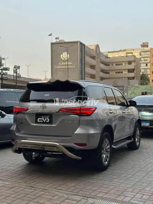 تويوتا فورتشنر 2022 ذهبي مستعملة للبيع - 10