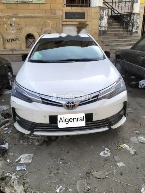 Toyota Corolla 2019 White Used for Sale - 1