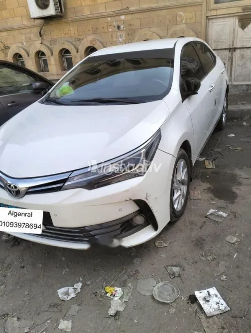 Toyota Corolla 2019 White Used for Sale - 3