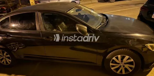 فولكس فاغن باسات 2018 أبيض مستعملة للبيع - 1