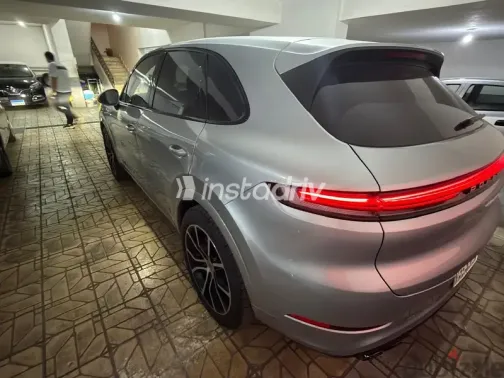 بورش كايين 2022 أبيض مستعملة للبيع - 2