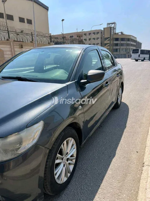 بيجو 301 2016 أبيض مستعملة للبيع - 3