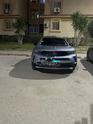 اوبل موكا 2023 أبيض مستعملة للبيع