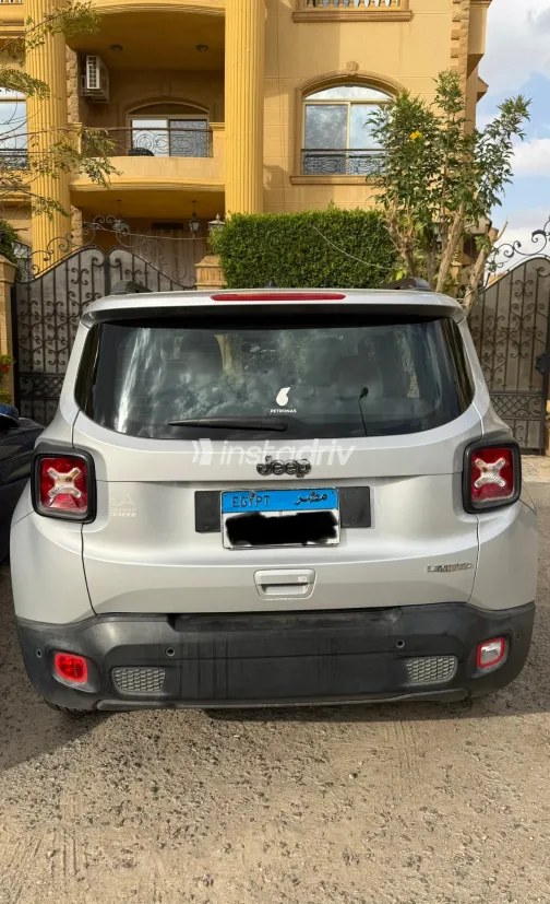 جيب رينيجيد 2018 أبيض مستعملة للبيع - 5