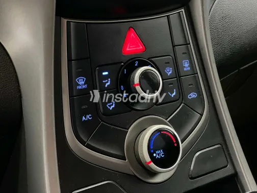 هيونداي إلنترا ام دى 2015 أبيض مستعملة للبيع - 9