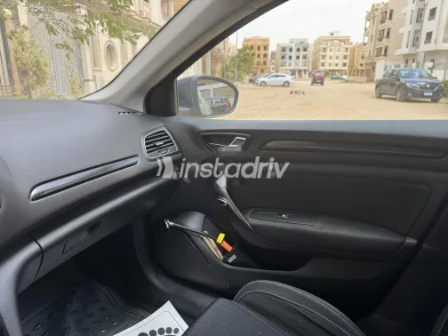 رينو ميجان 2017 أبيض مستعملة للبيع - 6