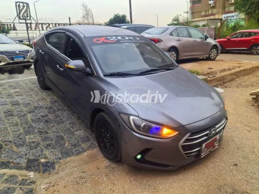 هيونداي إلنترا اى دى 2017 رمادي غامق مستعملة للبيع - 2