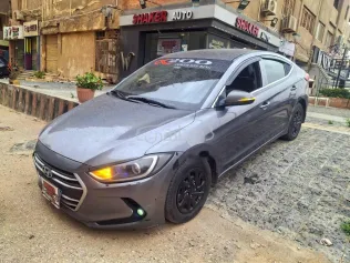 هيونداي إلنترا اى دى 2017 رمادي غامق مستعملة للبيع