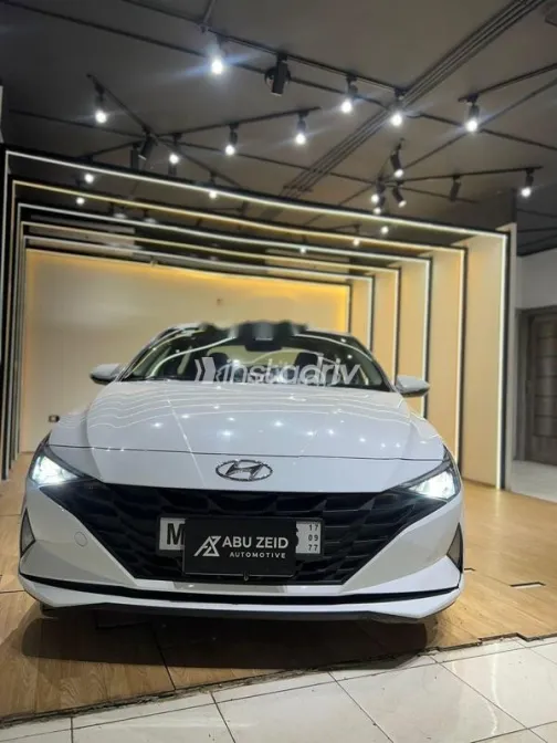 هيونداي إلنترا 2022 أبيض مستعملة للبيع - 1