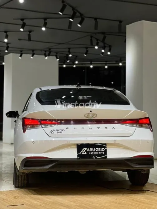 هيونداي إلنترا 2022 أبيض مستعملة للبيع - 4