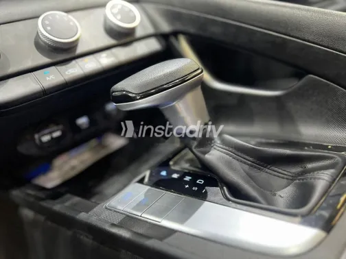 هيونداي إلنترا 2022 أبيض مستعملة للبيع - 8