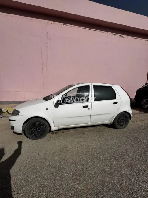 فيات بونتو 2006 أبيض مستعملة للبيع - 2