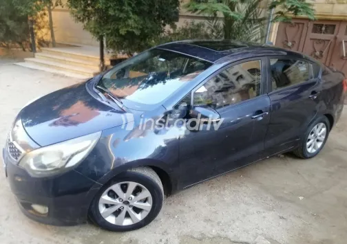 كيا ريو 2013 أزرق غامق مستعملة للبيع - 1