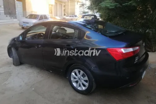 كيا ريو 2013 أزرق غامق مستعملة للبيع - 2