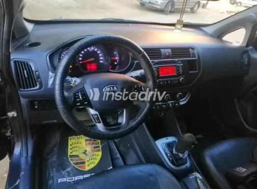 كيا ريو 2013 أزرق غامق مستعملة للبيع - 3