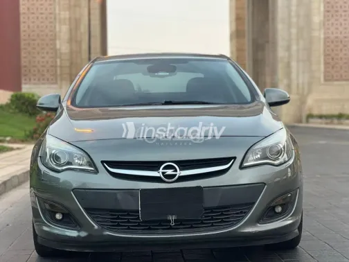 اوبل أسترا 2017 أبيض مستعملة للبيع - 1