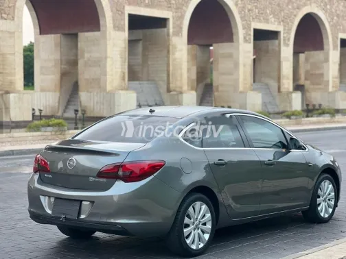 اوبل أسترا 2017 أبيض مستعملة للبيع - 3