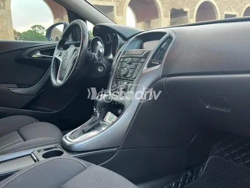 اوبل أسترا 2017 أبيض مستعملة للبيع - 4