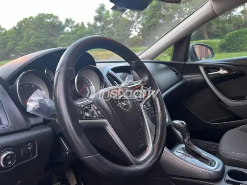 اوبل أسترا 2017 أبيض مستعملة للبيع - 6