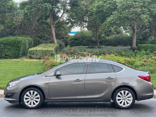 اوبل أسترا 2017 أبيض مستعملة للبيع - 7