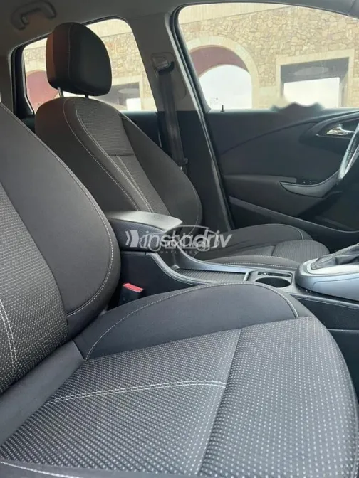 اوبل أسترا 2017 أبيض مستعملة للبيع - 8