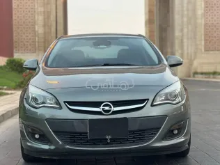 اوبل أسترا 2017 أبيض مستعملة للبيع