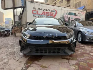 كيا سيراتو 2022 أسود مستعملة للبيع