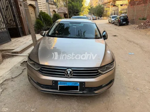 فولكس فاغن باسات 2017 أبيض مستعملة للبيع - 1