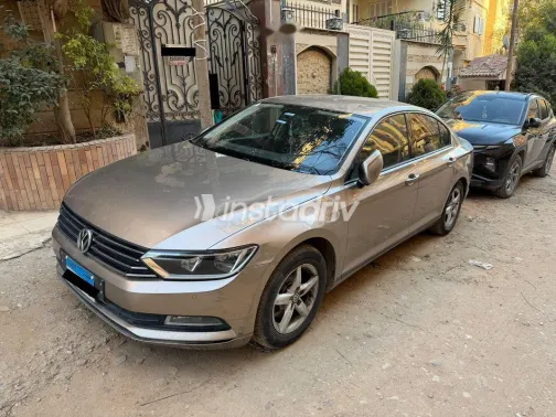 فولكس فاغن باسات 2017 أبيض مستعملة للبيع - 2