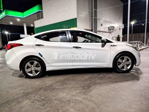 هيونداي افانتي 2012 أبيض مستعملة للبيع - 1