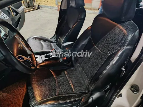 هيونداي افانتي 2012 أبيض مستعملة للبيع - 3