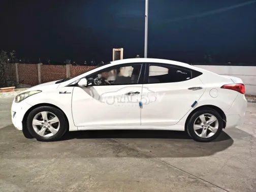 هيونداي افانتي 2012 أبيض مستعملة للبيع - 6