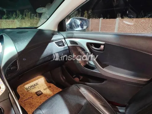 هيونداي افانتي 2012 أبيض مستعملة للبيع - 7