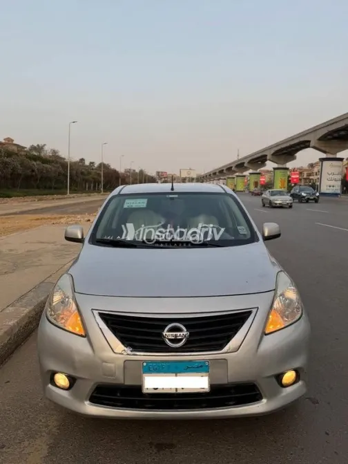 نيسان صنى 2014 فضي مستعملة للبيع - 1