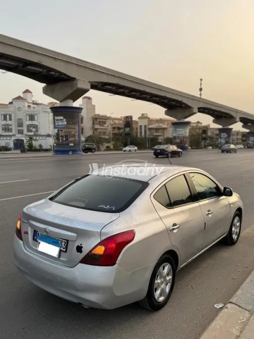 نيسان صنى 2014 فضي مستعملة للبيع - 2