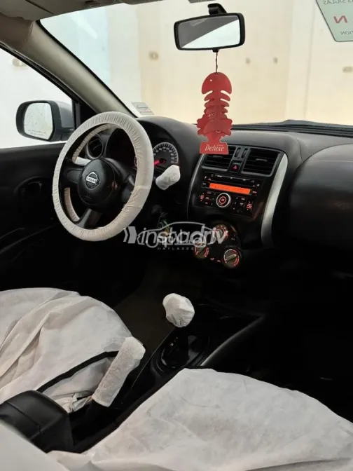 نيسان صنى 2014 فضي مستعملة للبيع - 5