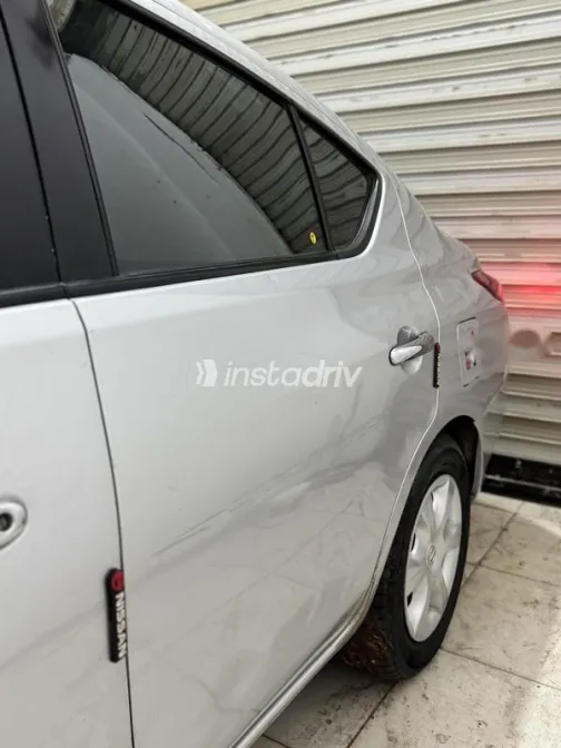 نيسان صنى 2014 فضي مستعملة للبيع - 9