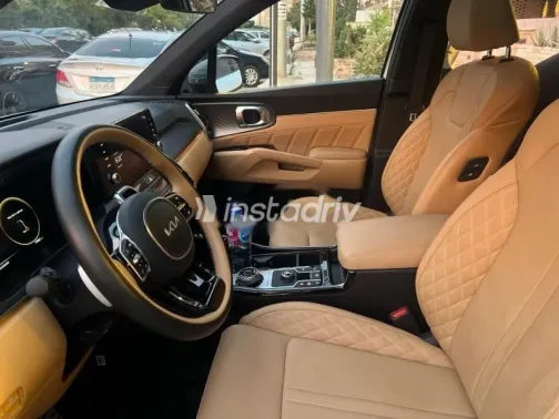 Kia Sorento 2023 White Used for Sale - 3