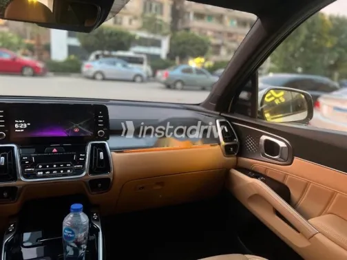 Kia Sorento 2023 White Used for Sale - 8