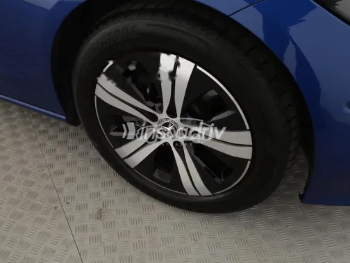 مرسيدس C 200 2024 أزرق غامق مستعملة للبيع - 8