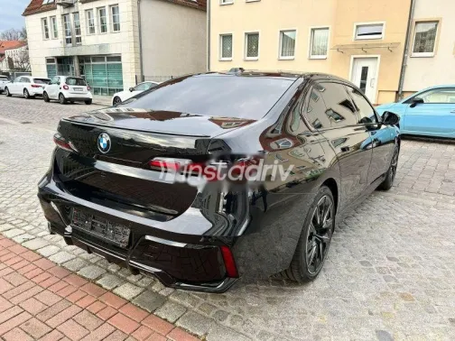 BMW I7 2023 Black Used for Sale - 4