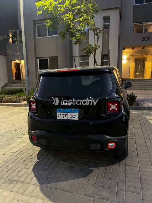 Jeep Renegade 2022 White Used for Sale - 4